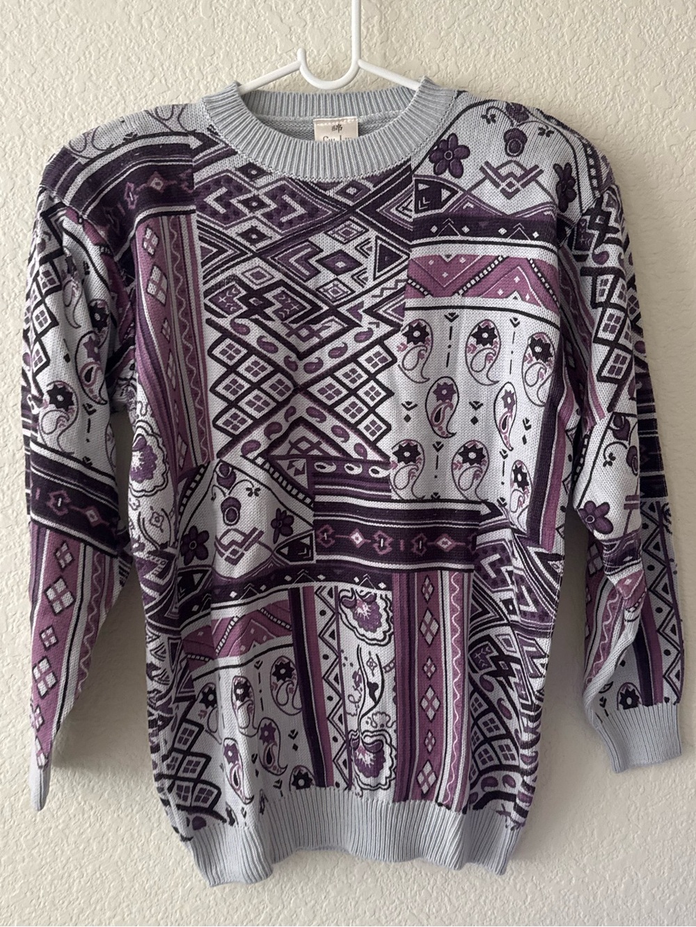 NWT Vintage Women’s Patterned Crewneck Sweater in Light Gray and Purple